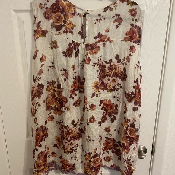 Chic Soul Floral & Lace Tank - Picture 6 of 6